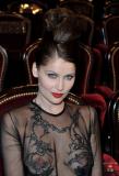 Prozrachnyj_naryad_Leticii_Kasta_Laetitia_Casta_6.jpg